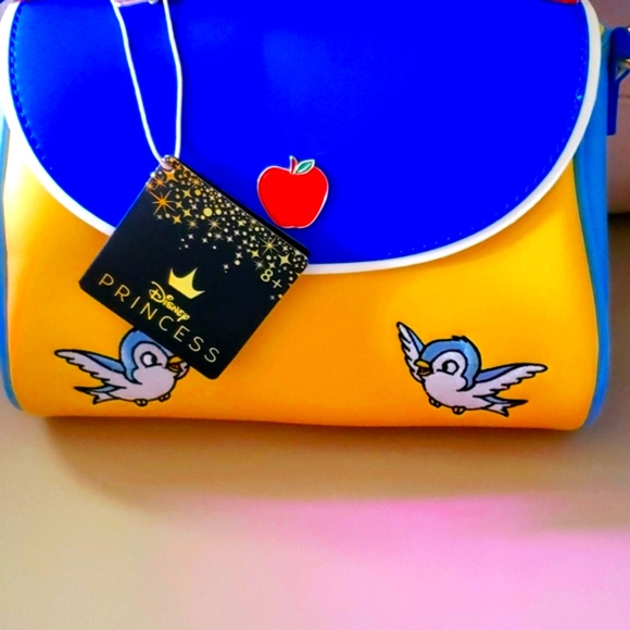 🆕️LOUNGEFLY 👑 DISNEY SNOW WHITE COSPLAY BOW HANDBAG PURSE - Picture 2 of 15